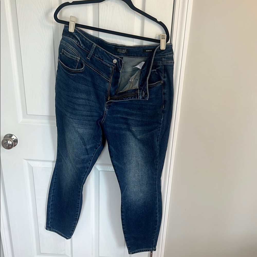 Judy Blue Ankle Cropped Blue Jeans with Slim Fit